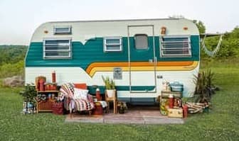 Retro-Camper, der Stoff-Growbags verwenden könnte